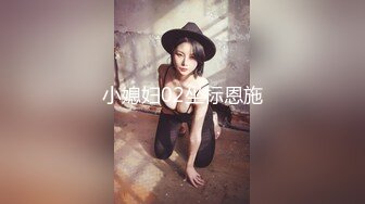 娇女战双男被干得神魂颠倒，两位猛男轮番草骚女各种姿势各种干，抱起来一起草全程露脸，呻吟不止还有一女观战