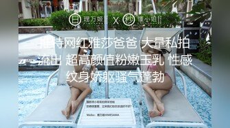 骚母狗老婆给情夫舔鸡巴