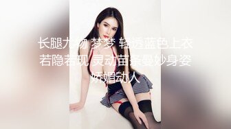 抱着婶子的大白屁股疯狂后入，婶子不停的呻吟，40多岁的女人身体实在太棒了，水多会玩特别骚，操起来整个人感觉要上天