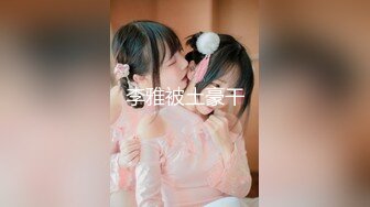   三女两男18嫩妹群P激情大战，排成一排翘起屁股美穴，按头深喉轮流口交 手指扣穴揉搓阴蒂