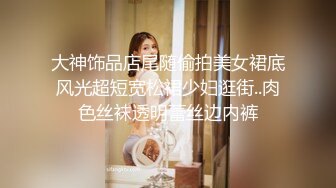 妖艳人妻露脸激情4P伺候三个大鸡巴，肚兜情趣高跟诱惑享受三个大鸡巴的蹂躏爆草，无套草穴内射中出口爆大屌