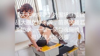 外国妞吃鸡鸡口活挺不错的，人长得又美又爽~干死这个小骚货~