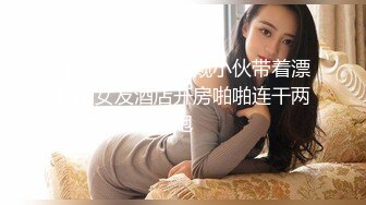 红唇大波浪顶级美女包臀裙黑丝极度诱惑，丁字裤勒逼扭动屁股