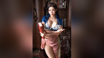 爆乳美女家中小逼夹着梳子解寂寞