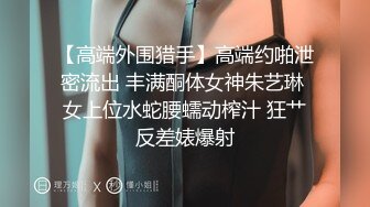 -网红美女情趣装黑丝露出白嫩贫乳 一脸呆萌 振动棒磨蹭 抽插无毛小穴